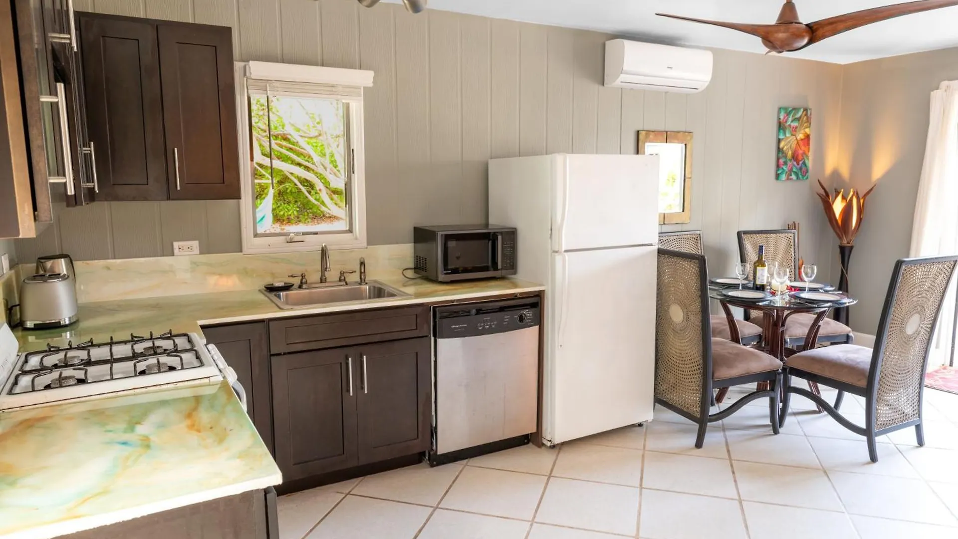 Tatil Evi Featherstone Cottage, West End Cayman Adaları